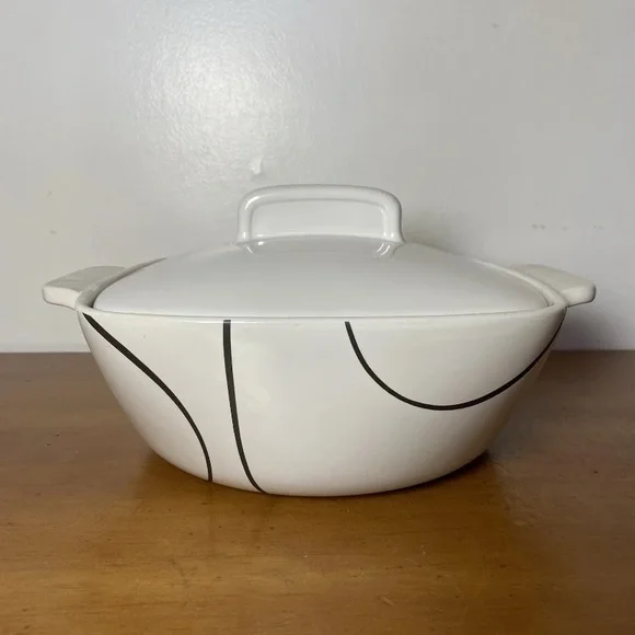 Corelle Coordinates Black Simple Lines Stoneware 2 1/2 Quart Casserole Dish /Lid - Picture 1 of 10